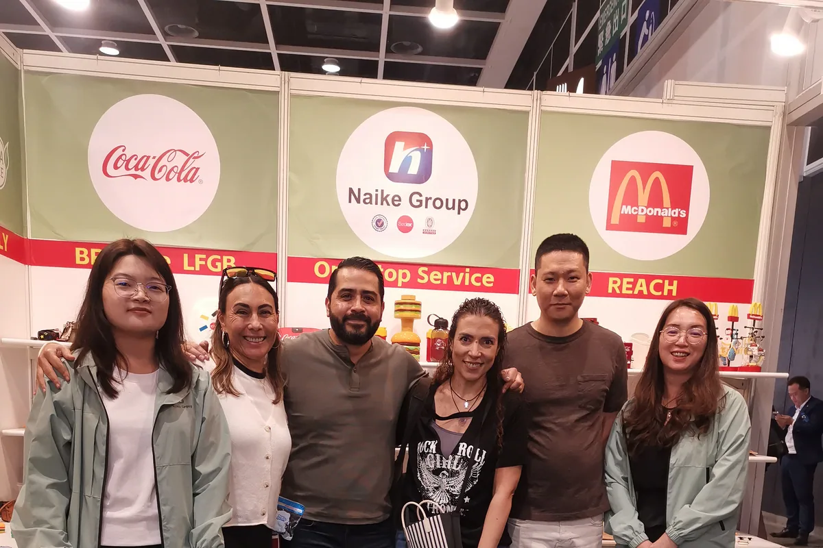Naike representatives meeting international customers at an exhibition