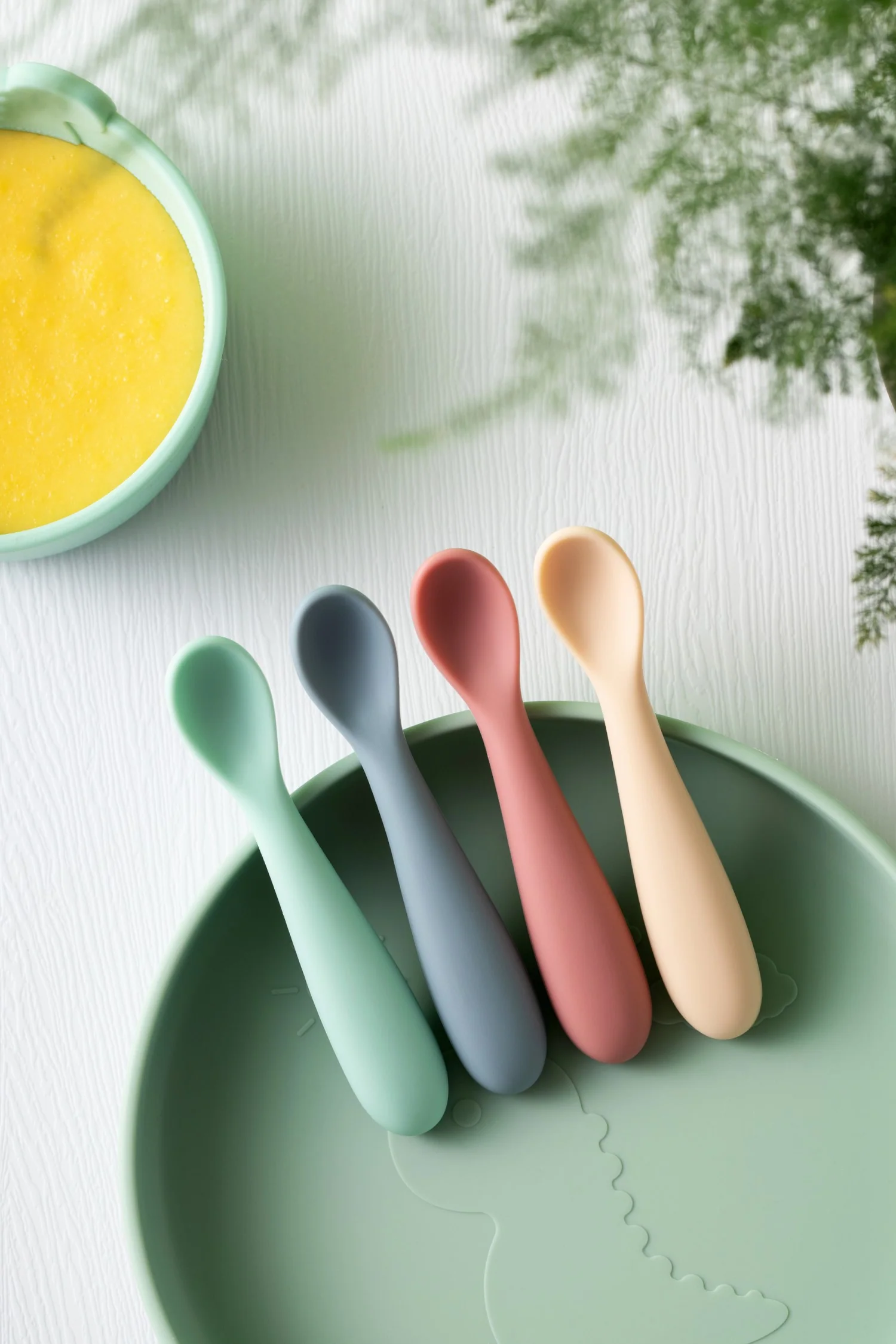 Silicone baby feeding set with divided plate bowl cup and utensils